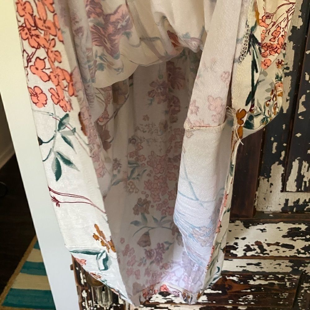 Floral dress.  - Picture 9 of 10